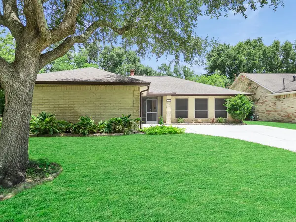 2819 Poplar Creek Lane, Pearland, TX 77584