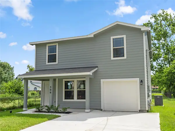 306 N Orange Street, Sweeny, TX 77480