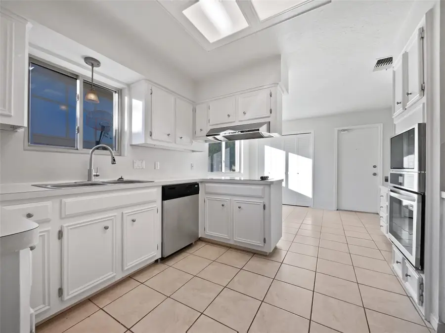 11603 Inwood Drive, Houston, TX 77077 - Image #2