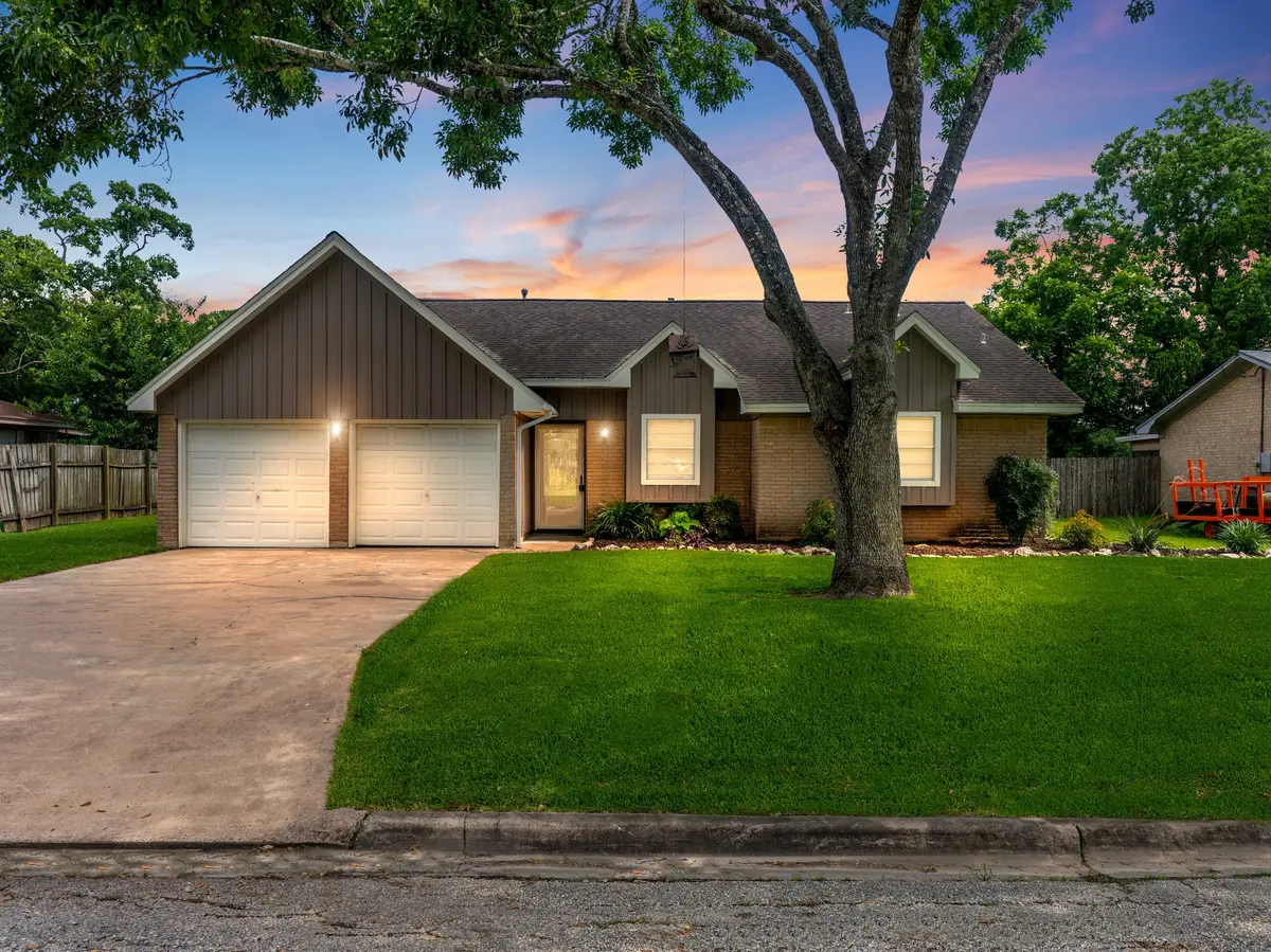 3925 Heatherglen Street, Bay City, TX 77414 - #1