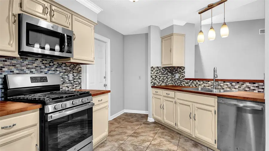 830 S 6th Street, La Porte, TX 77571 - #3