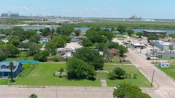 00 W Broad Street, Freeport, TX 77541