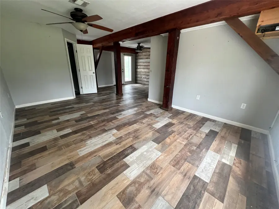 10011 Schanzer Road, Hitchcock, TX 77563 - Image #3