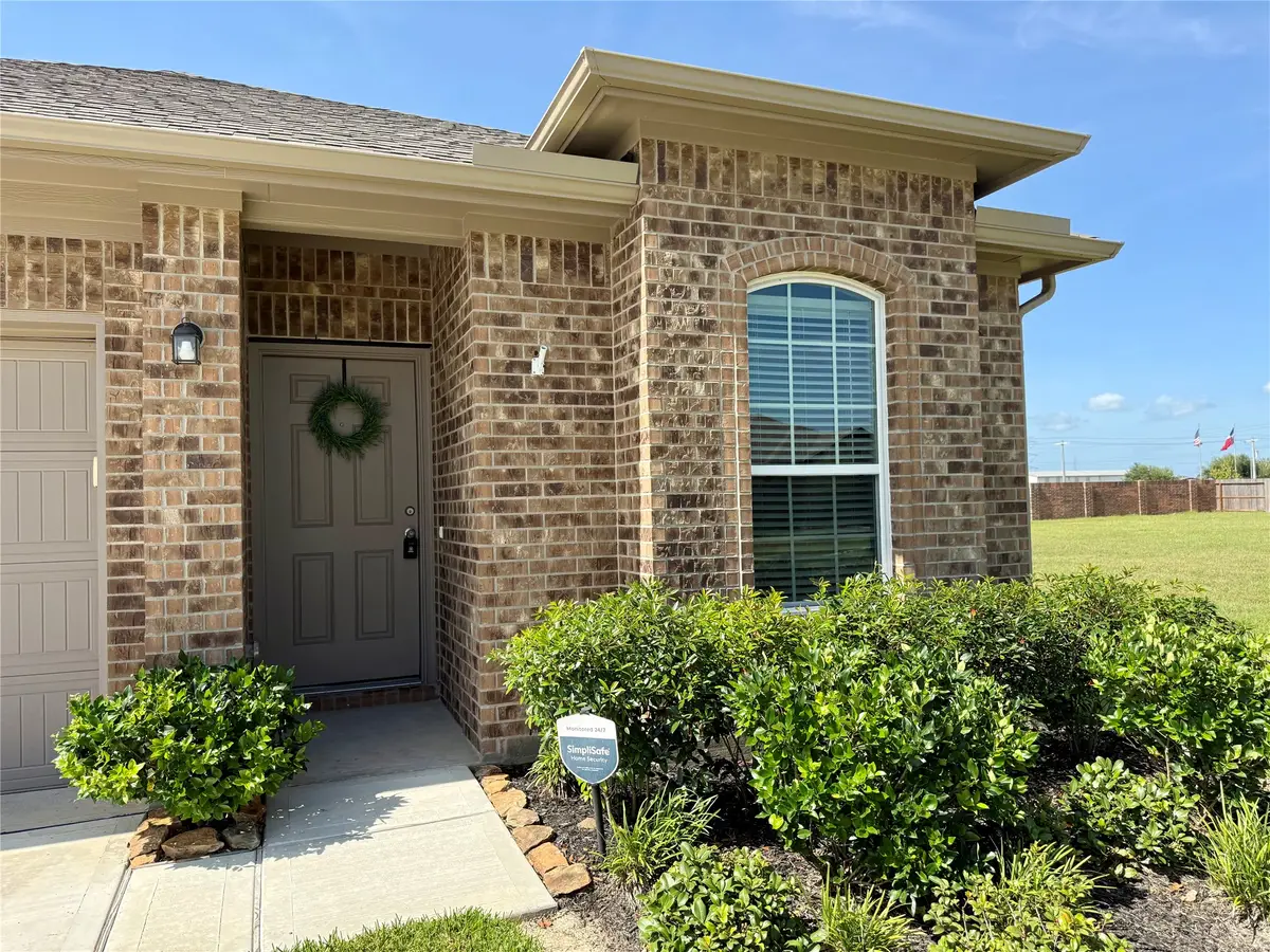1951 Middle Pass Ln, Angleton, TX 77515 - #1
