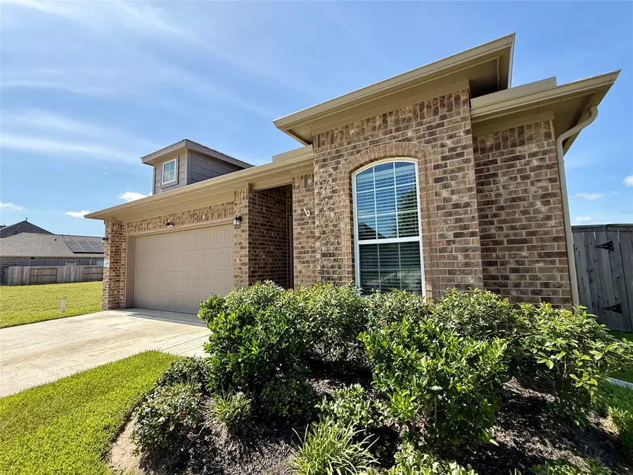 1951 Middle Pass Ln, Angleton, TX 77515 - #2
