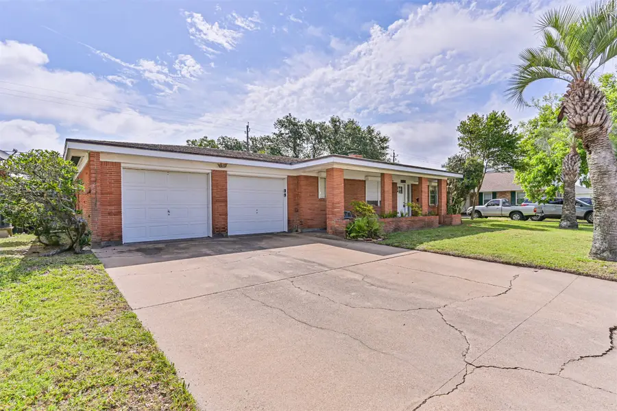 2920 Heron Drive, Galveston, TX 77551 - Image #2