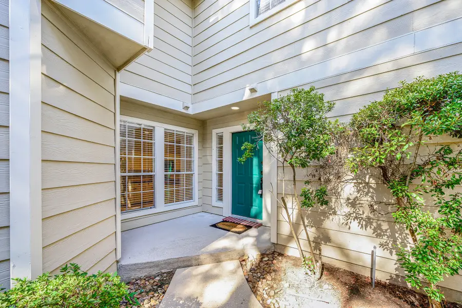 158 N Magnolia Pond Place #158E, The Woodlands, TX 77381 - Image #2