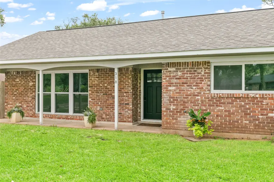 318 Primrose Road, Jones Creek, TX 77541 - Image #2