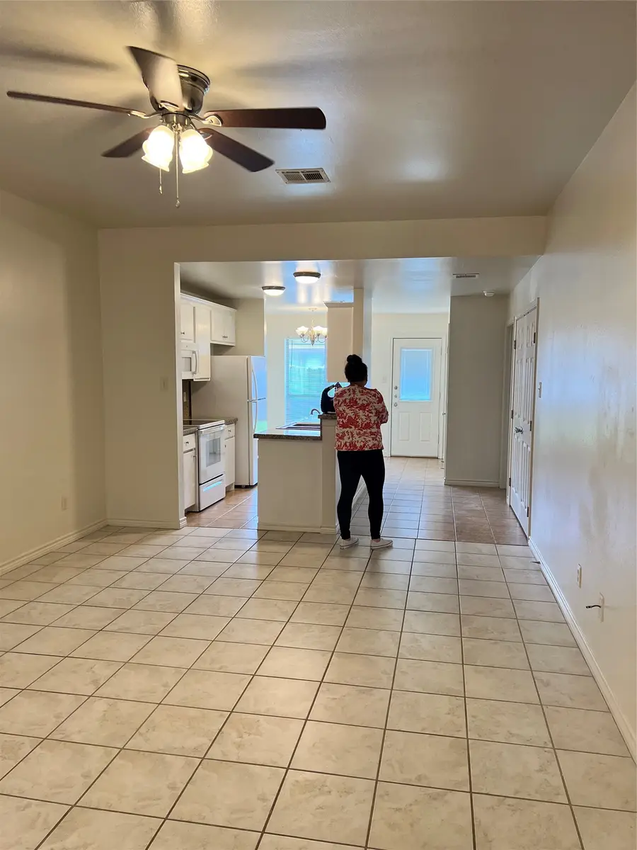 712 N Sharp Street, Franklin, TX 77856 - Image #2