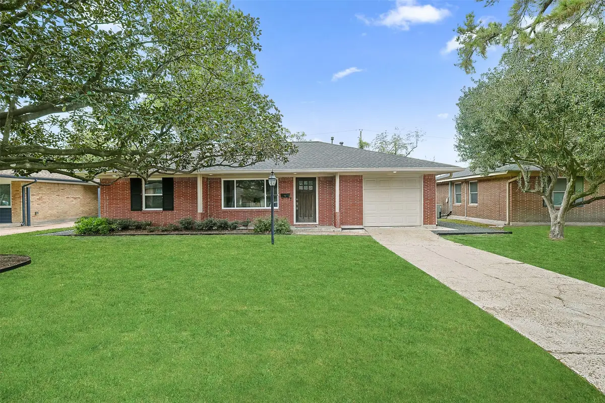 2015 Woodcrest Drive, Houston, TX 77018 - Image #1