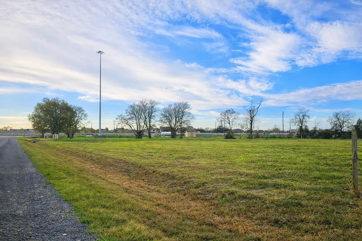 8411 Meadowlark Drive, Baytown, TX 77523 - Image #1