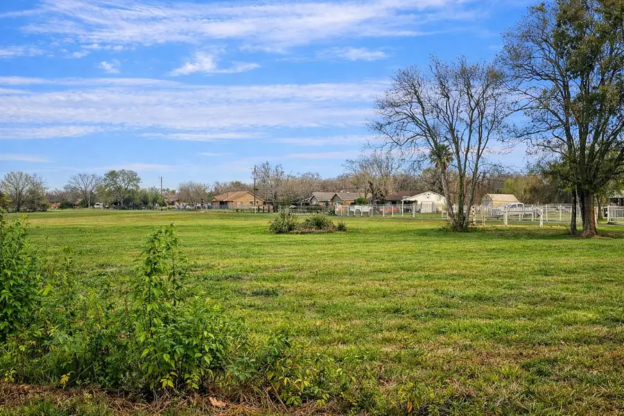 8411 Meadowlark Drive, Baytown, TX 77523 - Image #2