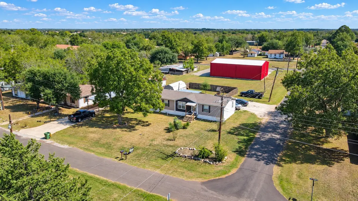 303 N Market Street, Bremond, TX 76629 - #1