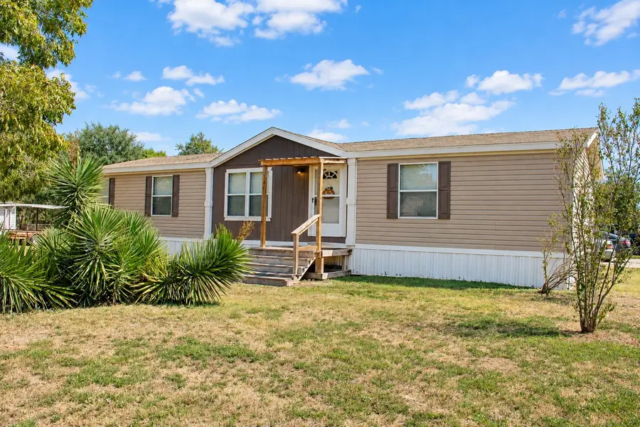 303 N Market Street, Bremond, TX 76629 - #2