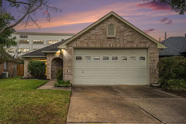 930 Peach Blossom Drive, Pearland, TX 77584