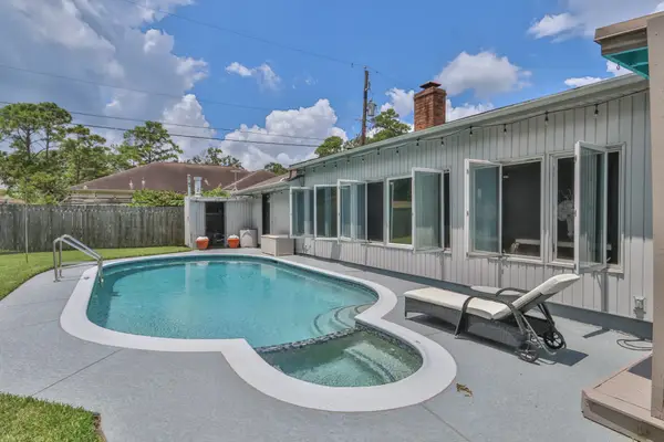 502 Wildwood Drive, Seabrook, TX 77586