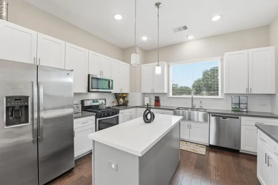 2057 Sherwood Forest Street, Houston, TX 77043 - #3