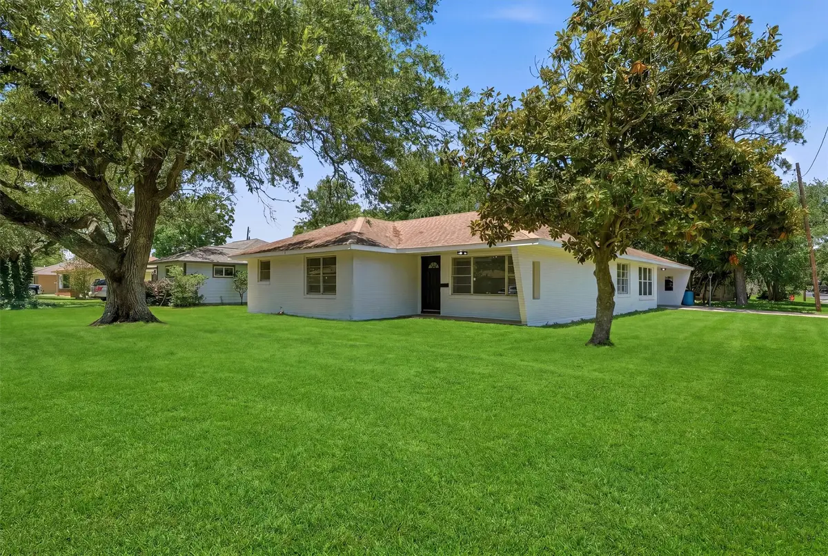 5002 Live Oak Drive, Texas City, TX 77591 - #1