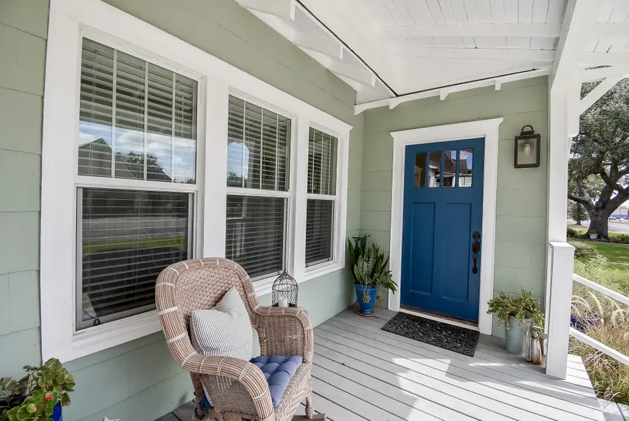 210 W Calhoun Street, El Campo, TX 77437 - #2