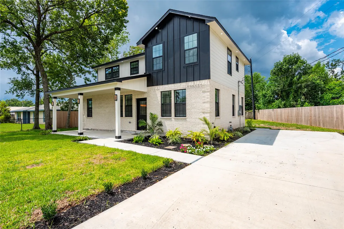 8031 Round Rock Drive, Houston, TX 77049 - Image #1