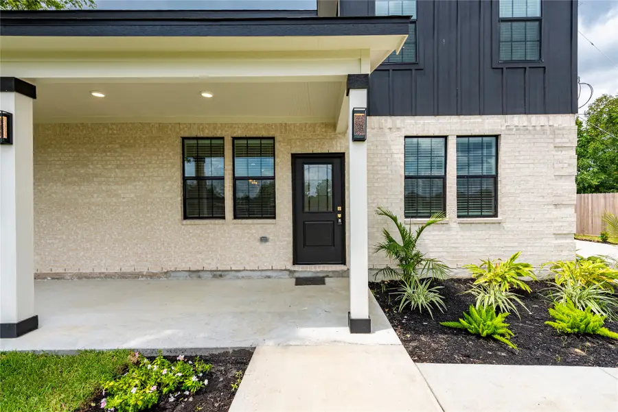 8031 Round Rock Drive, Houston, TX 77049 - Image #3