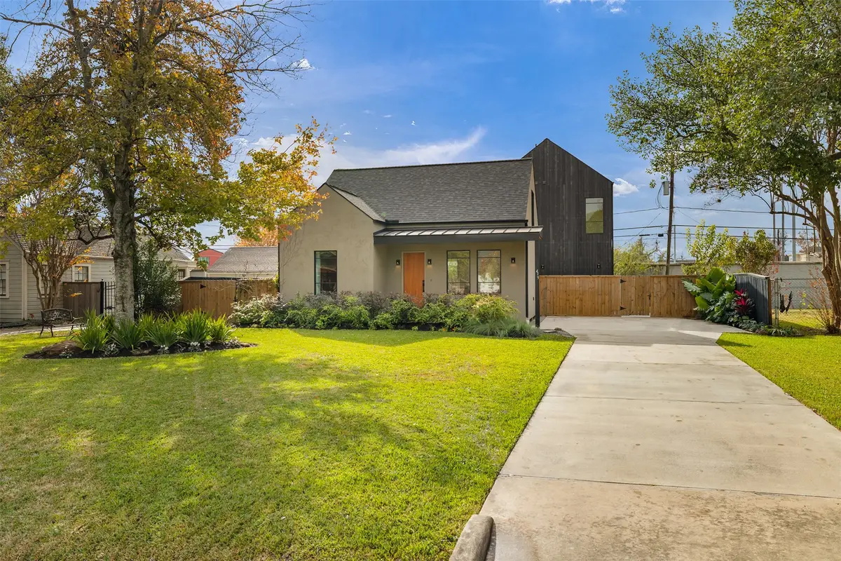 419 W 30th Street, Houston, TX 77018 - Image #1