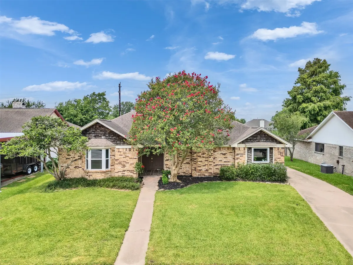 213 Valley Brook Drive, La Porte, TX 77571 - #1