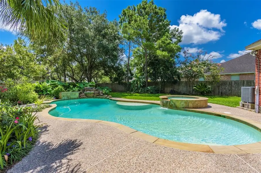 111 Oak Creek Lane, League City, TX 77573 - Image #2