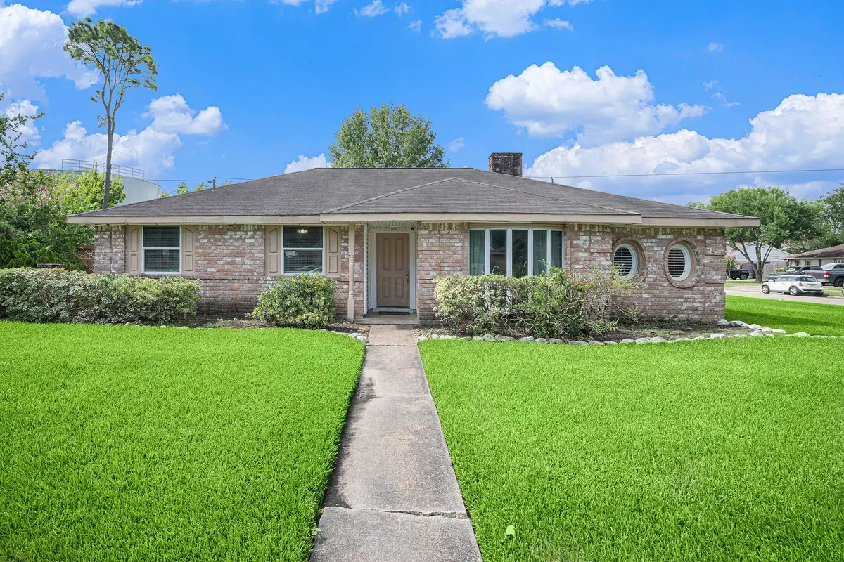 515 Brandywyne Drive, Friendswood, TX 77546 - Image #1