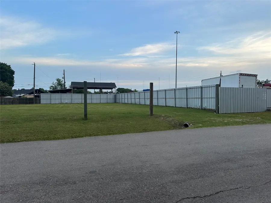 6721 Whitton Drive, Houston, TX 77085 - Image #2