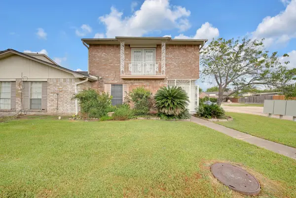 6379 S Briar Bayou Drive, Houston, TX 77072