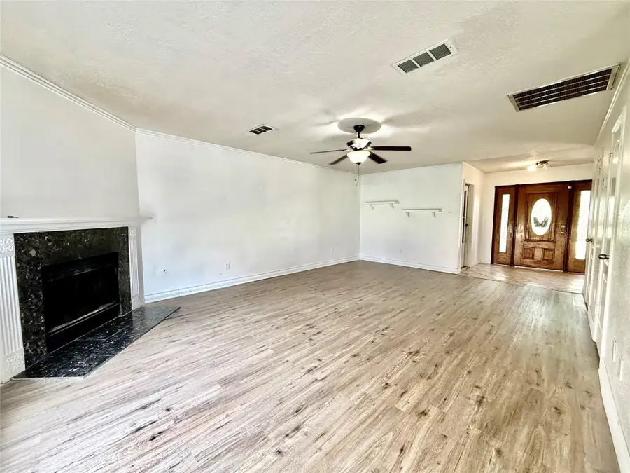 223 Almond Drive, Lake Jackson, TX 77566 - #2