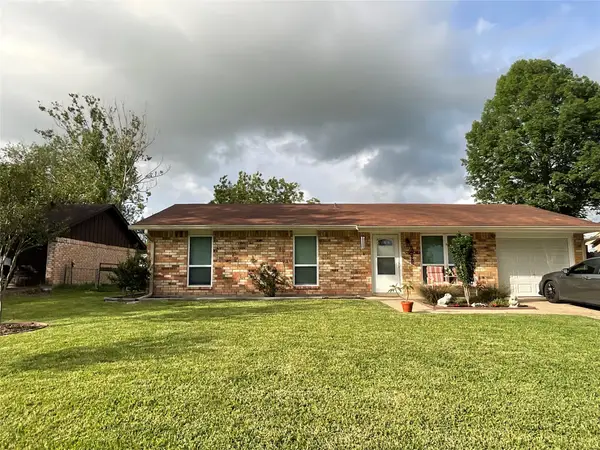 105 Kimberly Lane, Yoakum, TX 77995