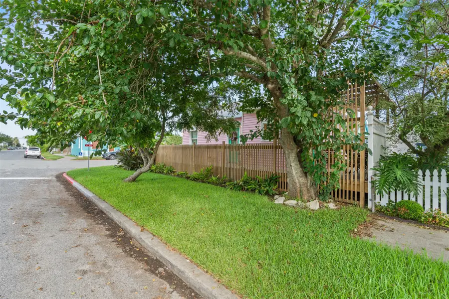 1301 15th Street, Galveston, TX 77550 - #3