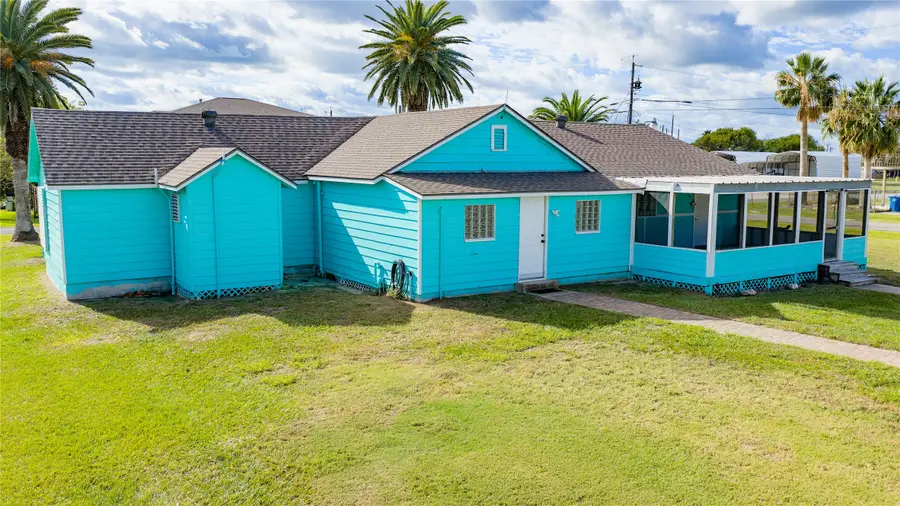 312 W Jefferson Avenue, Port O Connor, TX 77982 - Image #3