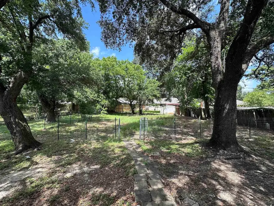 1604 Oaks Drive, Pasadena, TX 77502 - Image #2