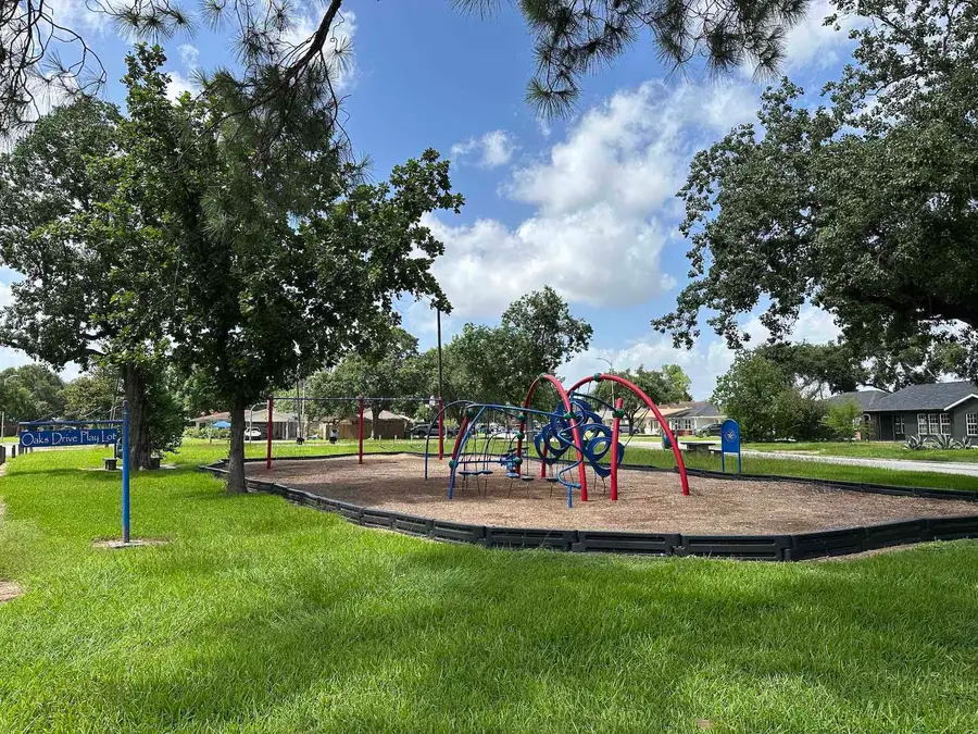 1604 Oaks Drive, Pasadena, TX 77502 - Image #3