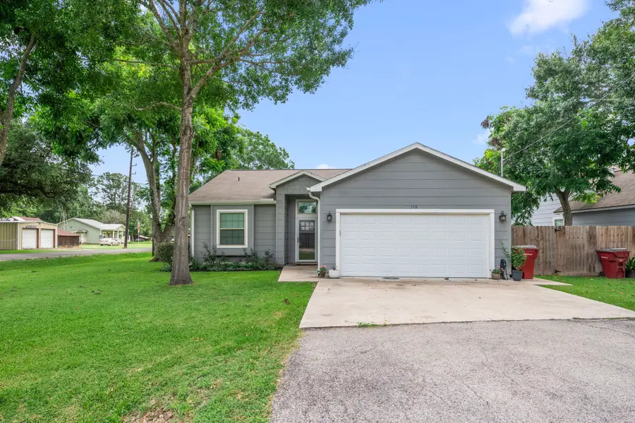 118 N Urbanec Street, East Bernard, TX 77435 - #3