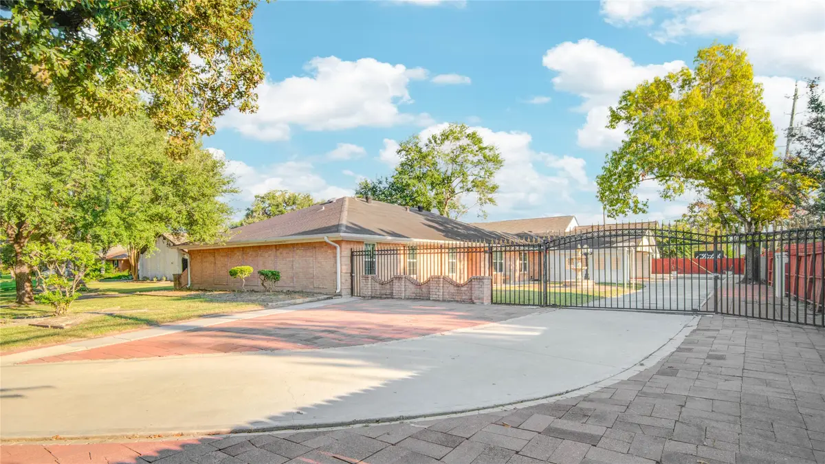 902 Ashford Parkway Parkway, Houston, TX 77077 - #1