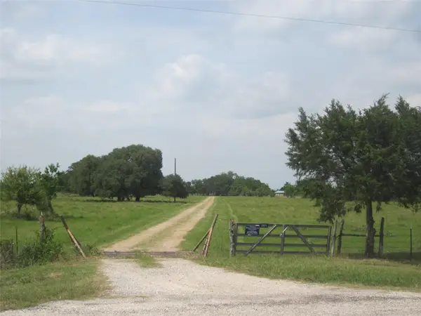 3671 W Fm 1093 Road, Wallis, TX 77485