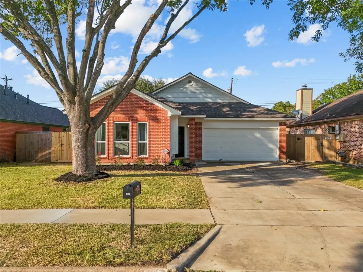 617 Prairie Ln, Angleton, TX 77515 - #1