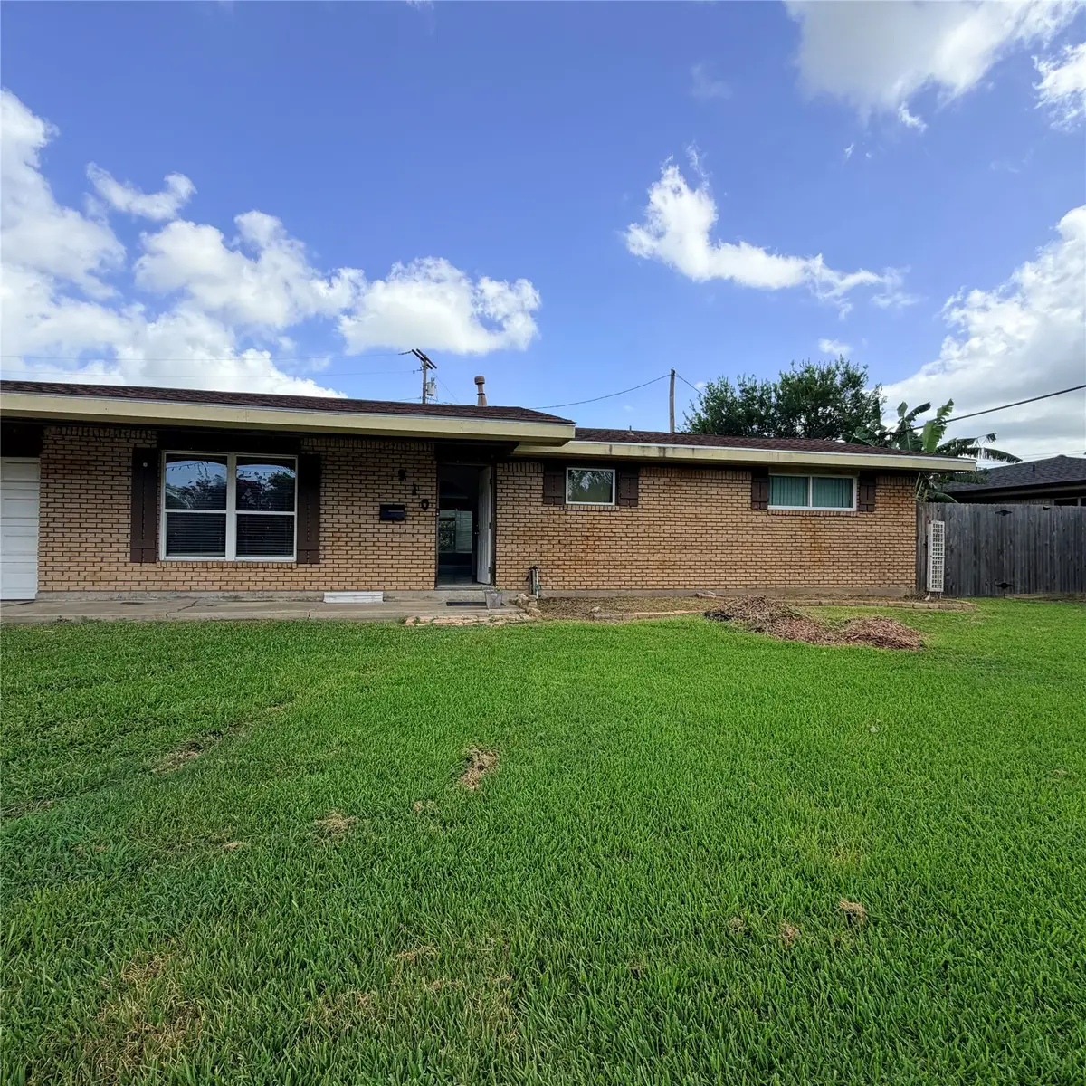 910 San Jacinto Avenue, Texas City, TX 77590 - #1