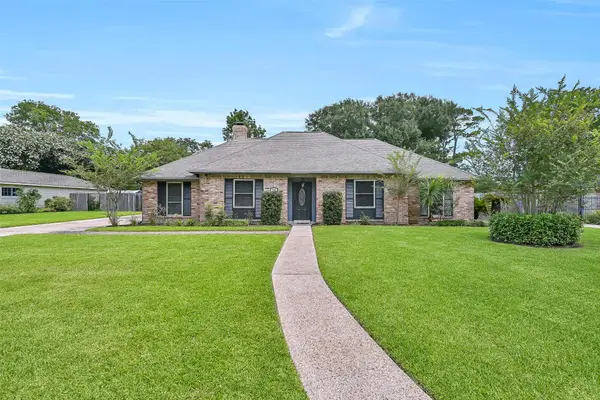 705 Quaker Drive, Friendswood, TX 77546