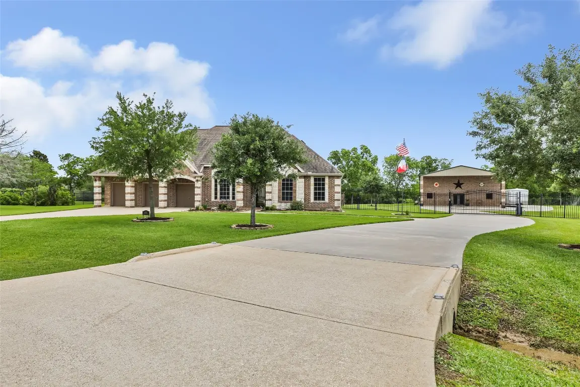 6202 Circle Back Road, Baytown, TX 77523 - #1