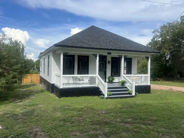 106 N Scott Street, Fayetteville, TX 78940