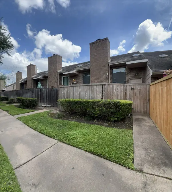 13798 Hollowgreen Drive #305, Houston, TX 77082