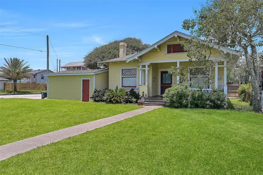 3228 Avenue R 1/2, Galveston, TX 77550 - #3