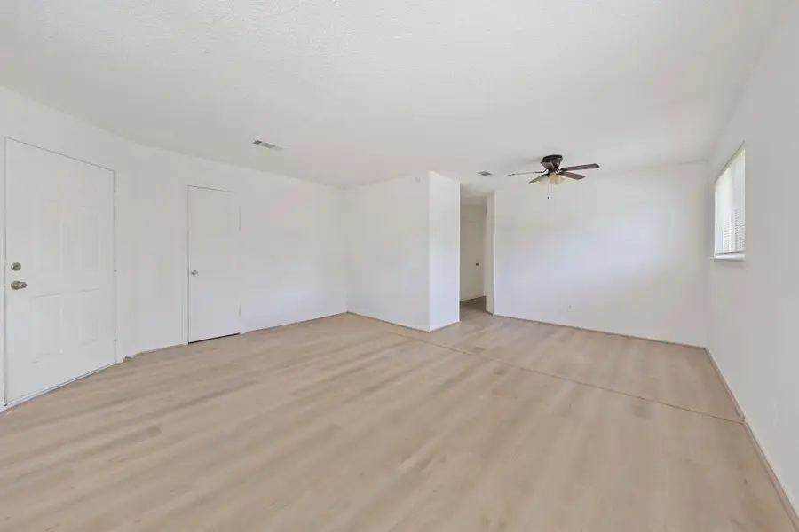 700 Lyle West Avenue #B, Cleveland, TX 77327 - #3