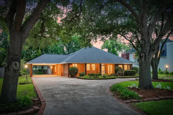 214 Dewberry Drive, Lake Jackson, TX 77566