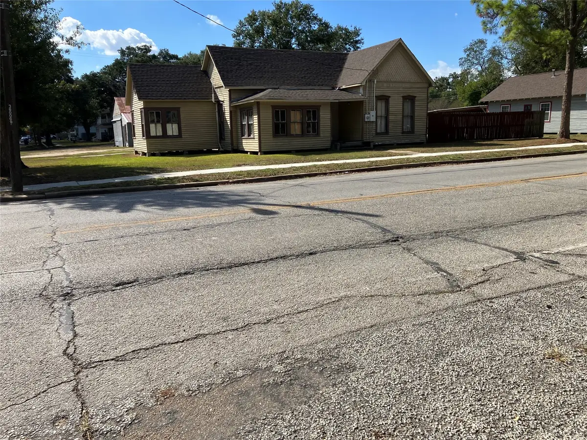 312 S Mechanic Street, El Campo, TX 77437 - Image #1